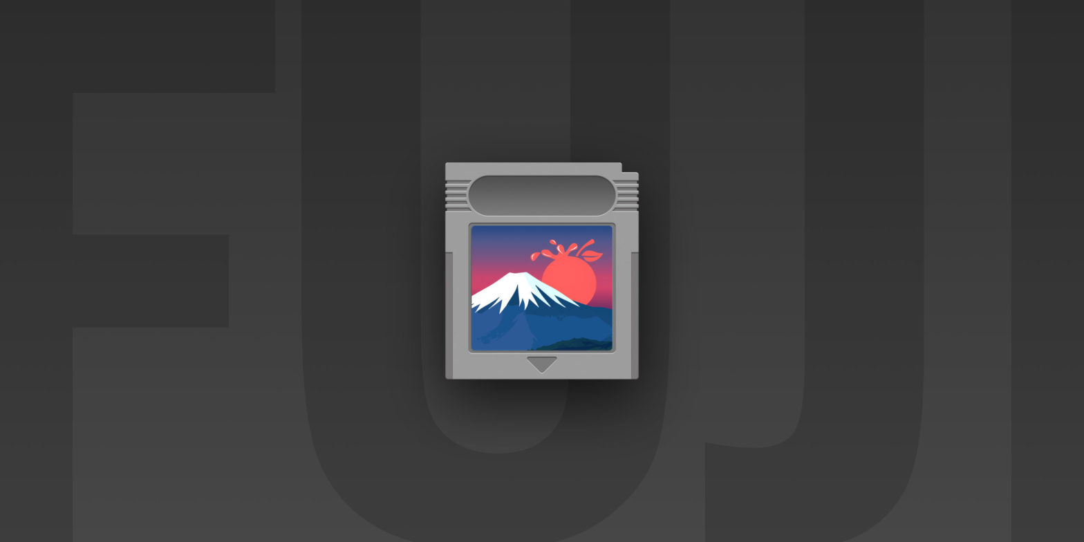 Illustrazione che mostra l'icona di una Fuji Cartridge a forma di cartuccia di videogioco, con l'etichetta che raffigura il logo di Fuji, cioè l'omonimo monte al tramonto con il sole che è anche una succosa mela. Lo sfondo scuro mostra in leggera sovraimpressione la scritta "FUJI" a caratteri cubitali.